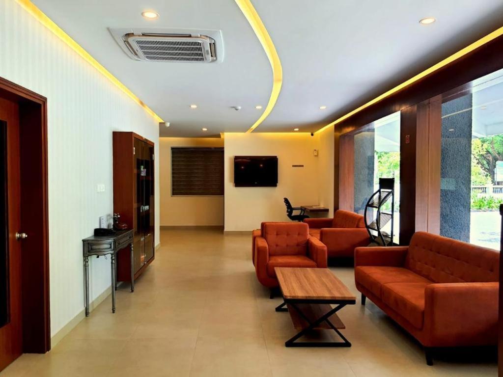 Emperor-Hotel Rachana Continental Pvt Ltd Kizhake Chalakudi Экстерьер фото