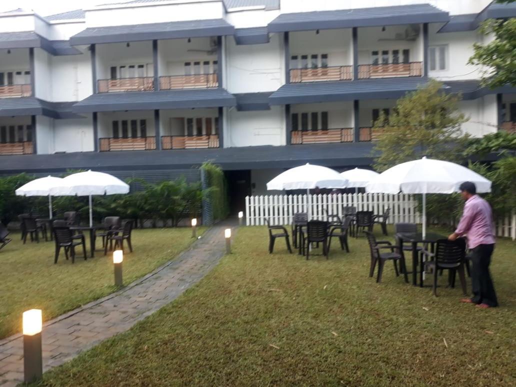 Emperor-Hotel Rachana Continental Pvt Ltd Kizhake Chalakudi Экстерьер фото