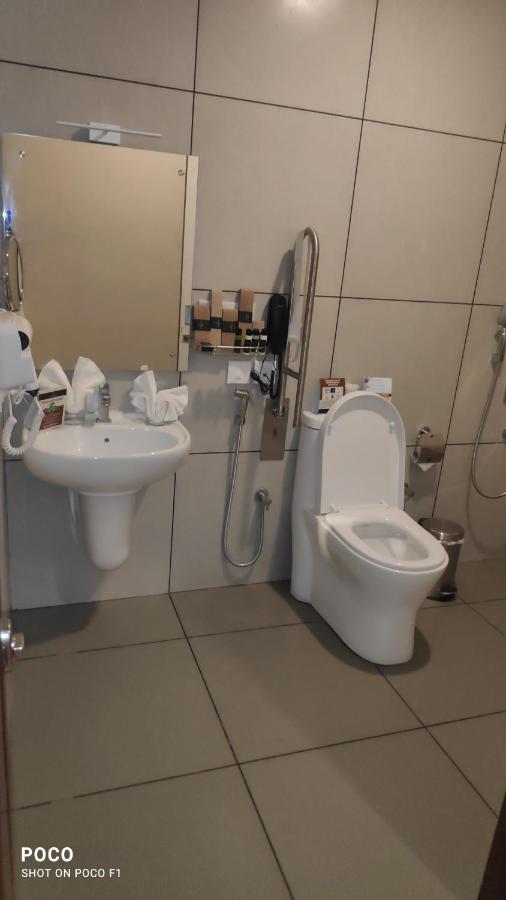 Emperor-Hotel Rachana Continental Pvt Ltd Kizhake Chalakudi Экстерьер фото