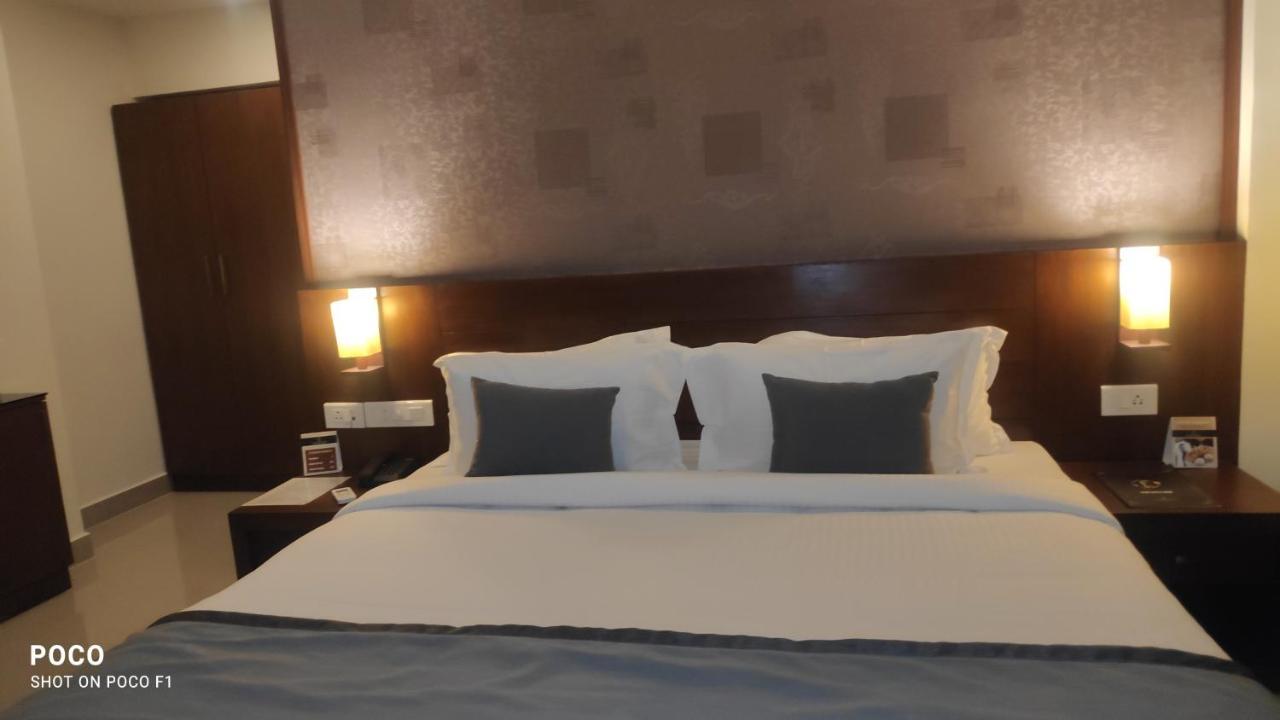 Emperor-Hotel Rachana Continental Pvt Ltd Kizhake Chalakudi Экстерьер фото