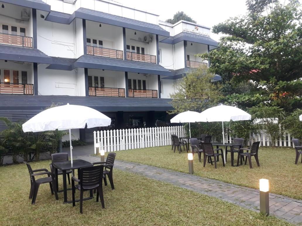 Emperor-Hotel Rachana Continental Pvt Ltd Kizhake Chalakudi Экстерьер фото