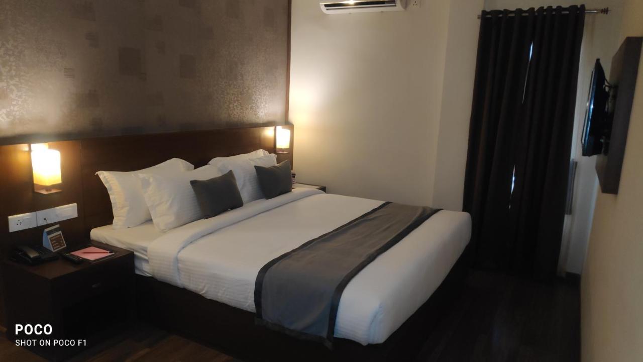 Emperor-Hotel Rachana Continental Pvt Ltd Kizhake Chalakudi Экстерьер фото