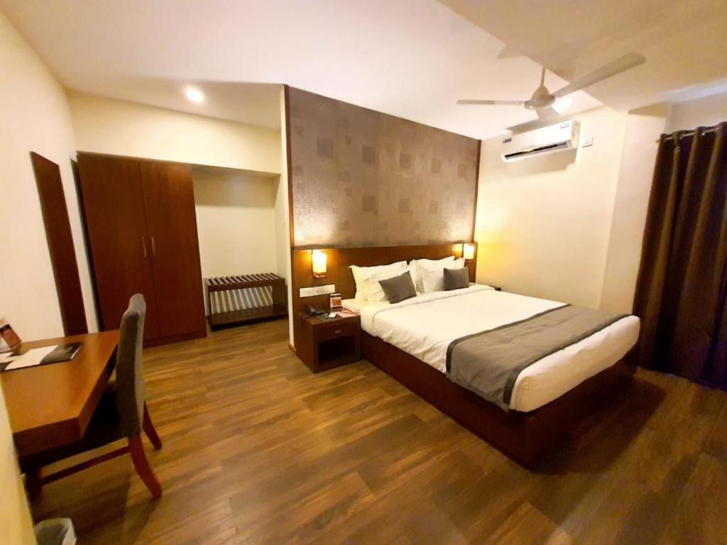 Emperor-Hotel Rachana Continental Pvt Ltd Kizhake Chalakudi Экстерьер фото