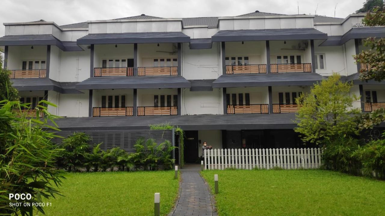 Emperor-Hotel Rachana Continental Pvt Ltd Kizhake Chalakudi Экстерьер фото
