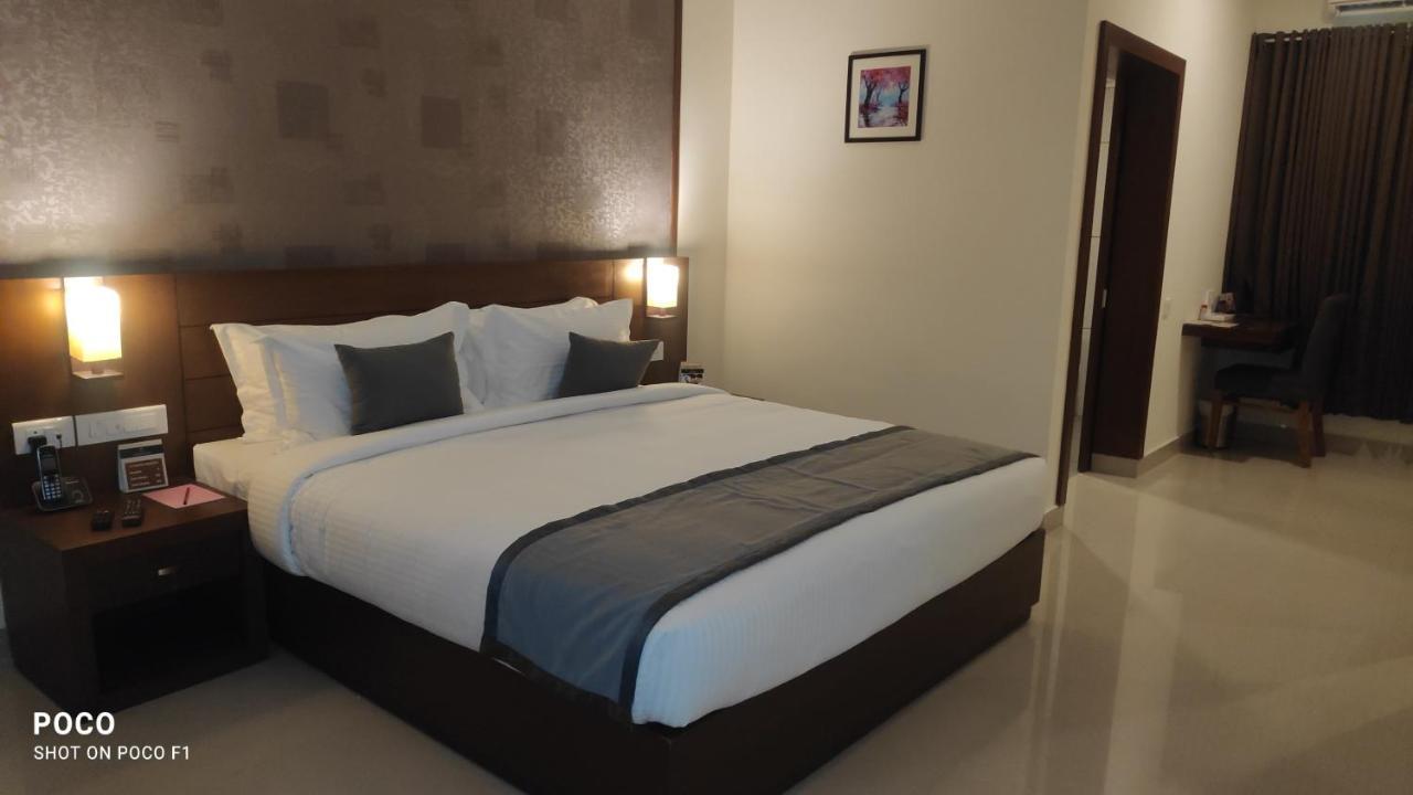 Emperor-Hotel Rachana Continental Pvt Ltd Kizhake Chalakudi Экстерьер фото