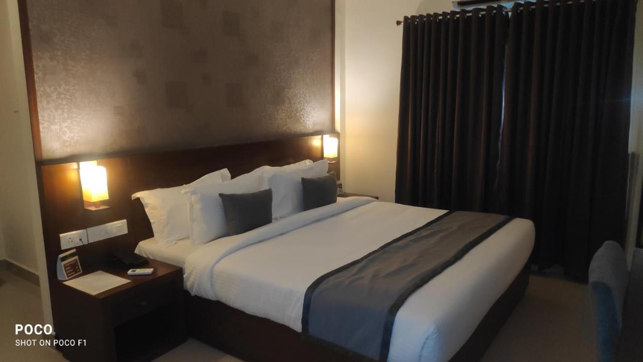 Emperor-Hotel Rachana Continental Pvt Ltd Kizhake Chalakudi Экстерьер фото